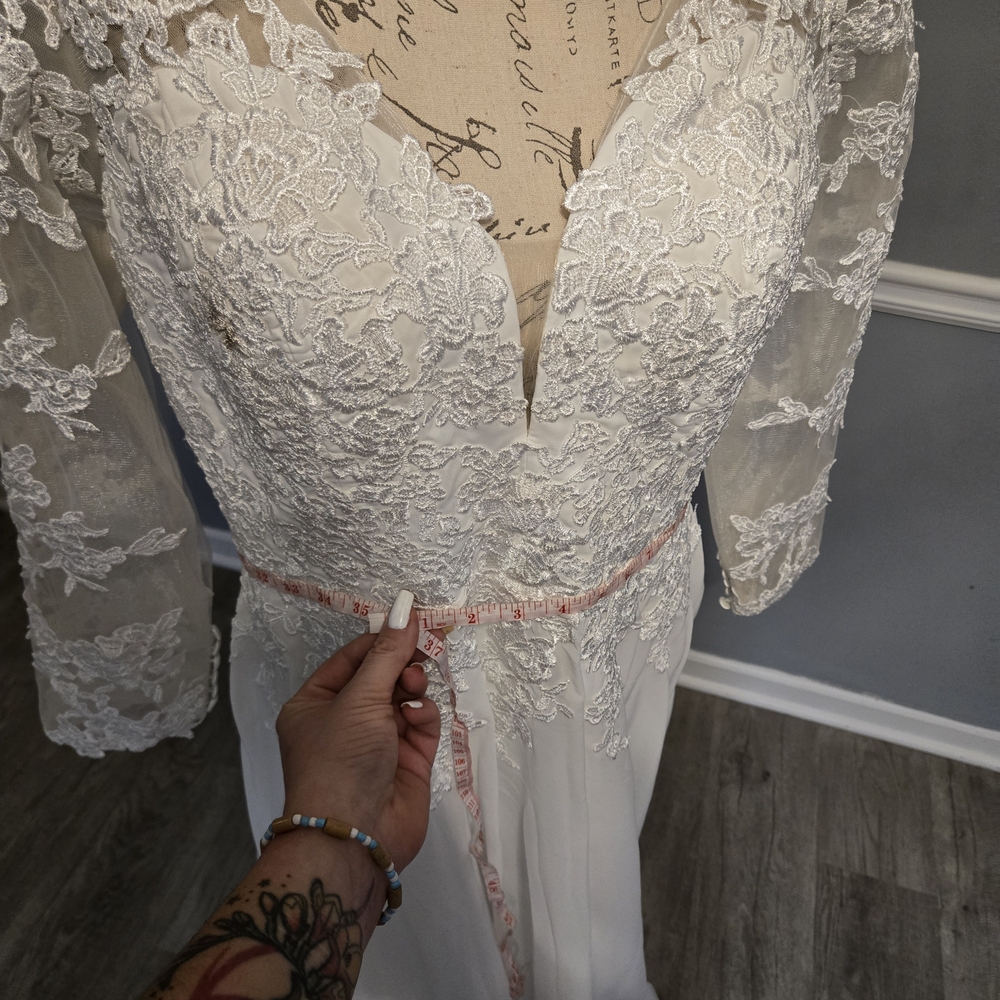 Elegant White Lace Wedding Dress - Picture 9 of 9
